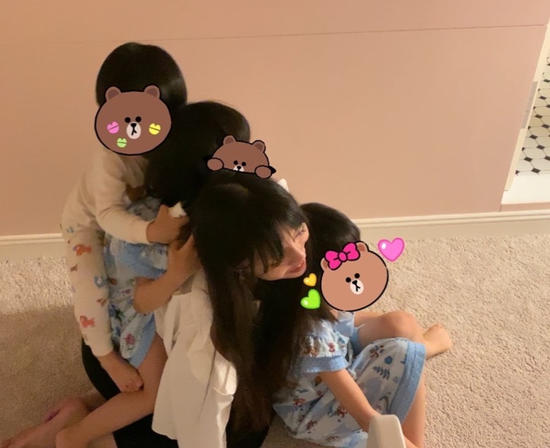 李靓蕾时隔4个月更新动态，晒出母亲节礼物，王力宏儿女懂事贴心