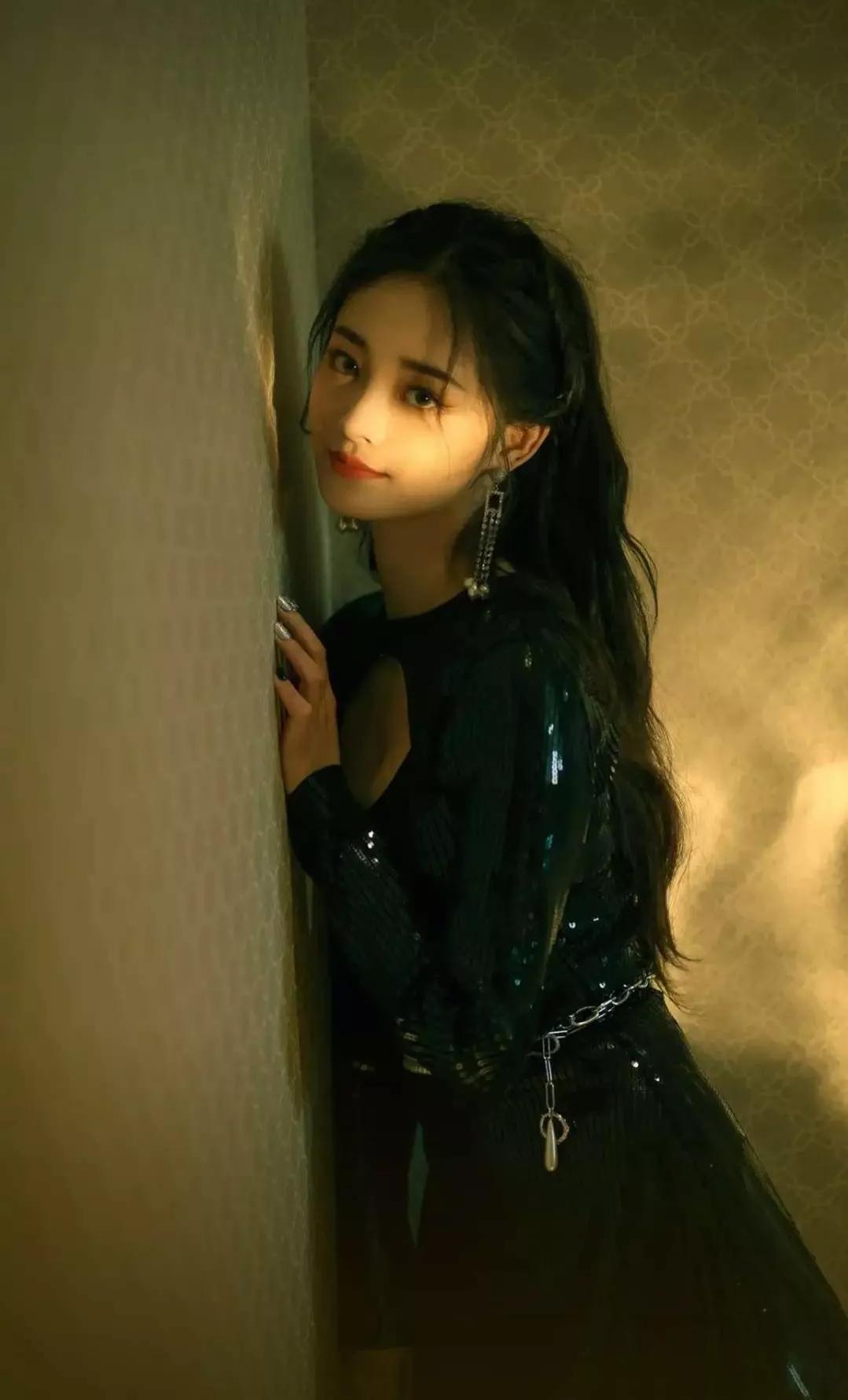 手机大片，女星周洁琼和许佳琪