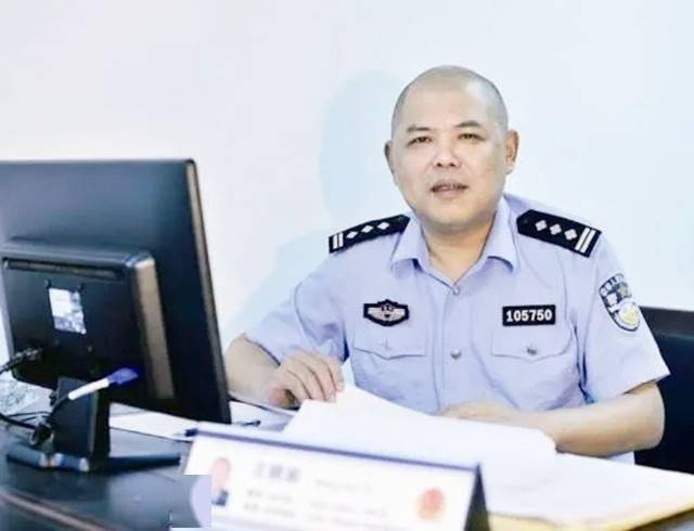 2012年击毙周克华始末，事后两名警察回忆：根本来不及去想怕不怕