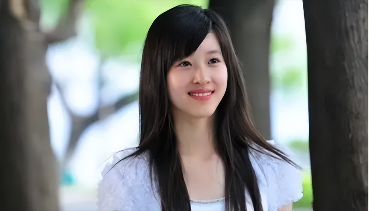 清华大学新晋校花，高考双料状元，能力样貌不输“奶茶妹妹”