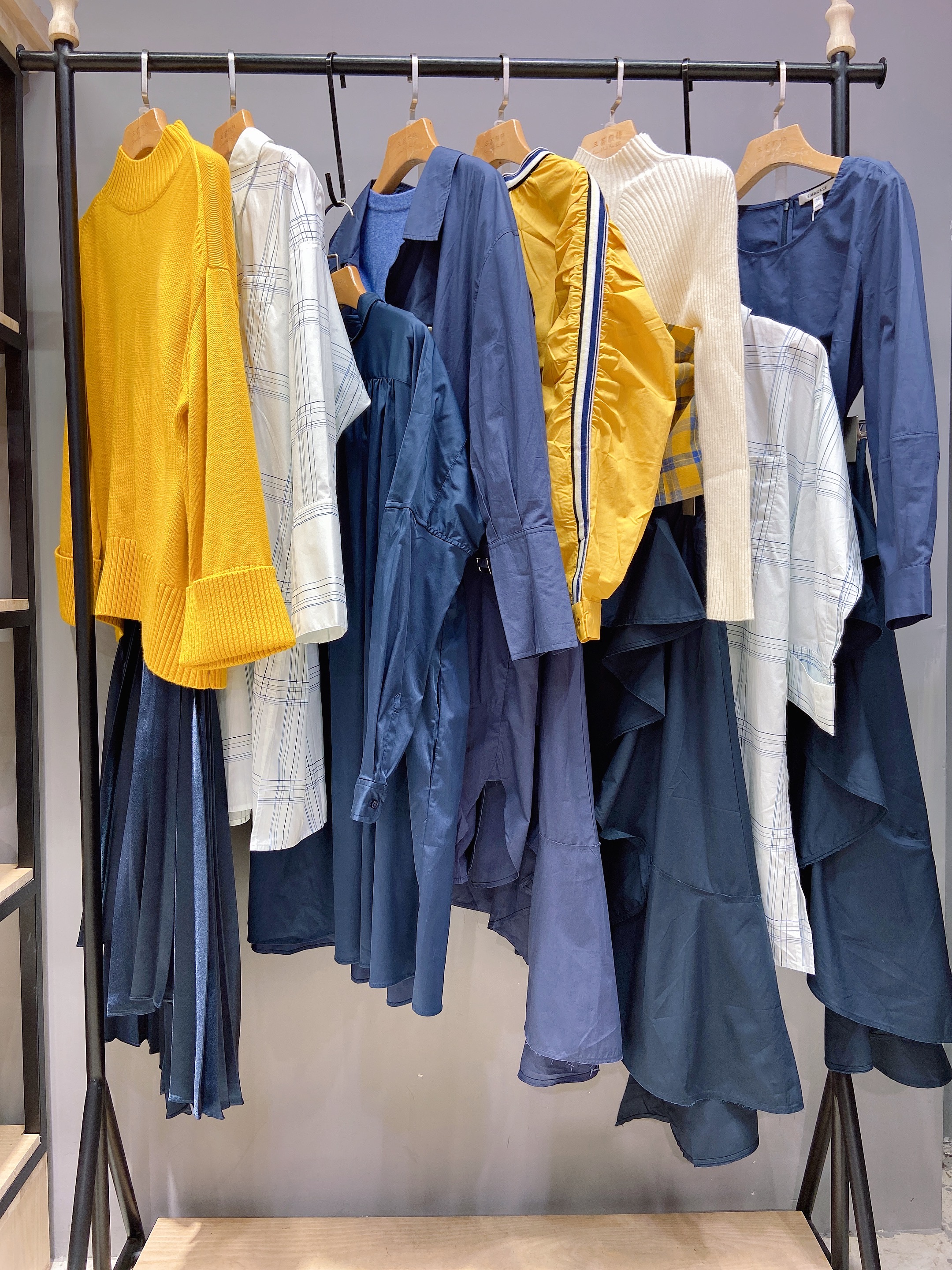 琨丝薇尔2022年春夏 品牌折扣女装广州三荟服饰钟玲分享