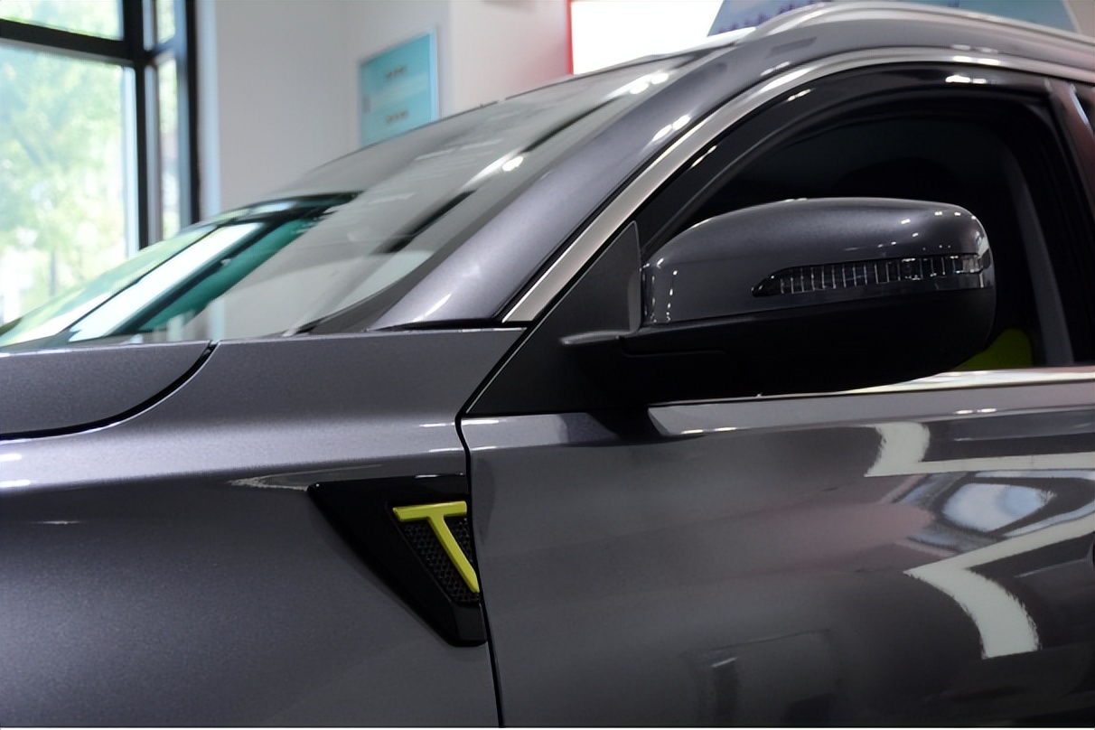 开的快更要开的帅 瑞虎7 PLUS贵妃黄限定版到店实拍