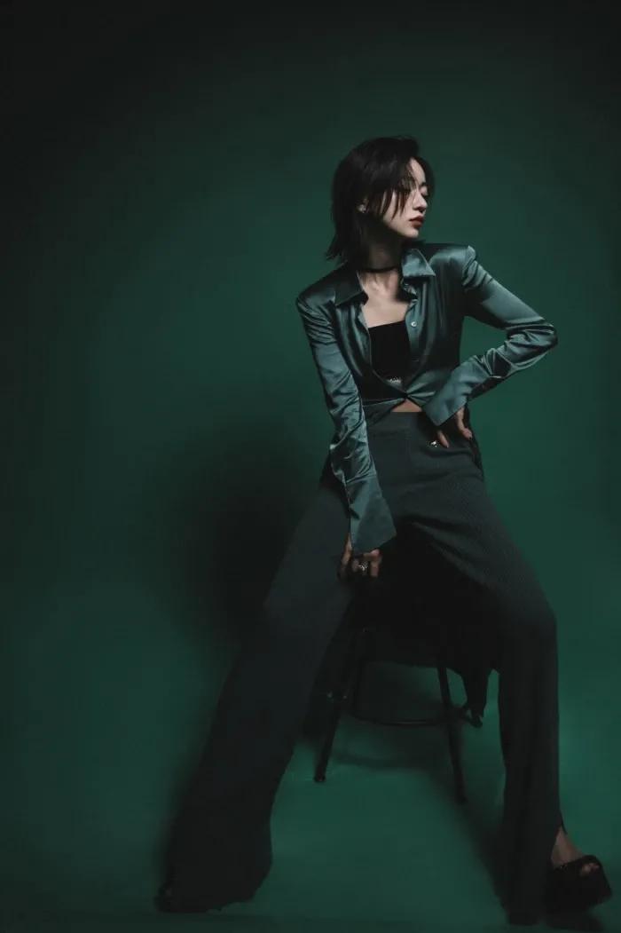 看了浪姐3,才发现吴谨言原来这么美