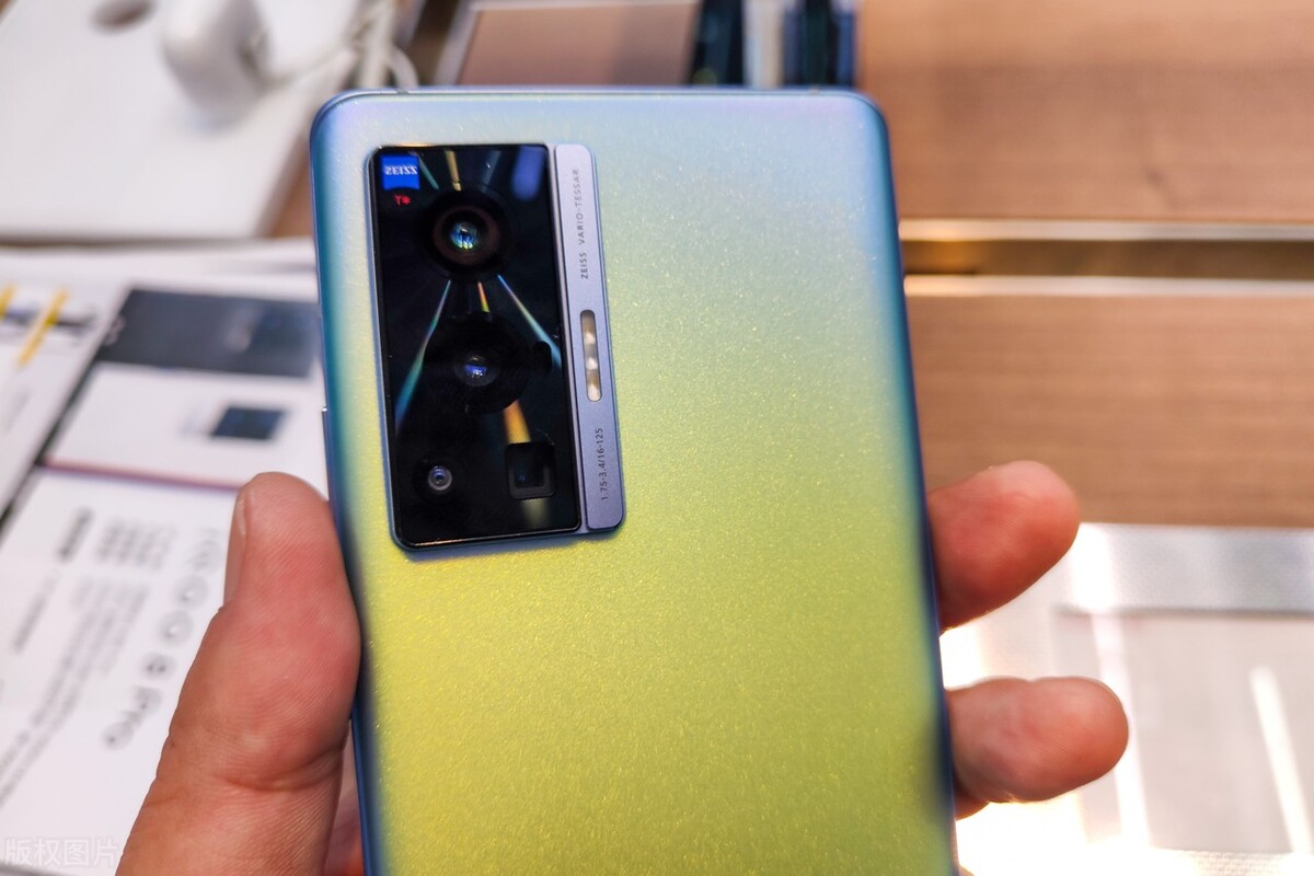 5000w像素比一亿像素的手机拍出的照片更清楚么