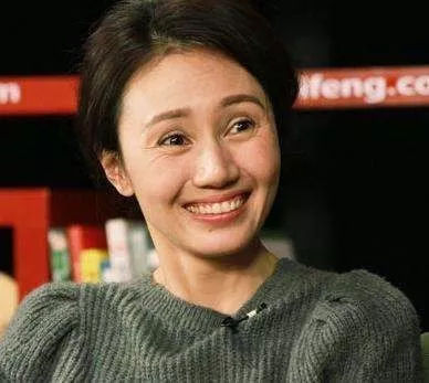 有一种“毁容”叫眼睛凹陷！杨幂比同龄人老10岁，陶虹直接认不出