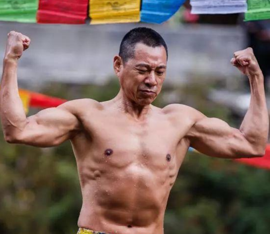 明明是50多岁的大叔，却把自己活成20岁的小伙，这些男星，我服