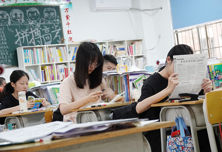 假如高考用一张试卷，哪省的考生更出色呢？家长的回答可谓清醒