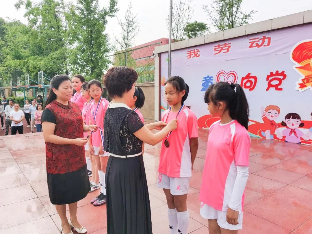 我劳动 我光荣｜成都市双流区彭镇小学举行爱劳动主题升旗仪式