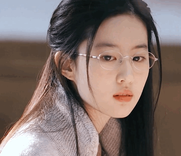 看了她们，才知道什么叫“自带清纯校花脸”，有些气质真是天生的