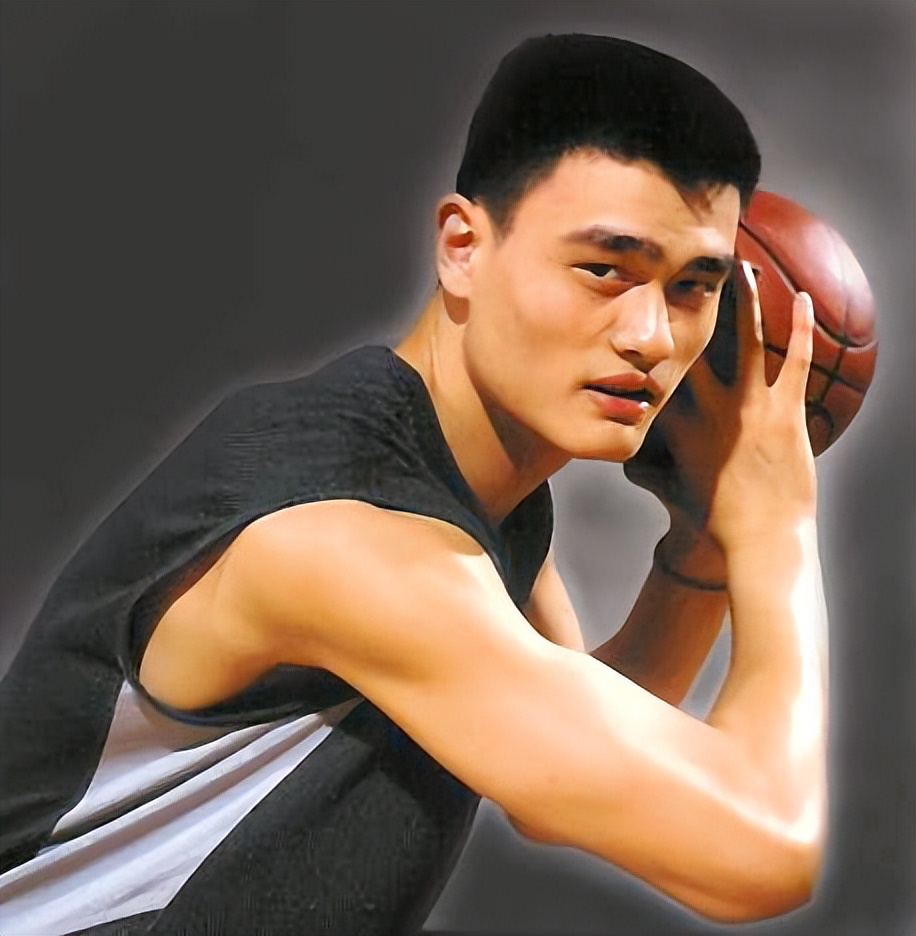 中国男篮有哪些人打过nba(29.7分19板4.8帽！中国进入NBA的6名球员，前一年都是什么表现？)