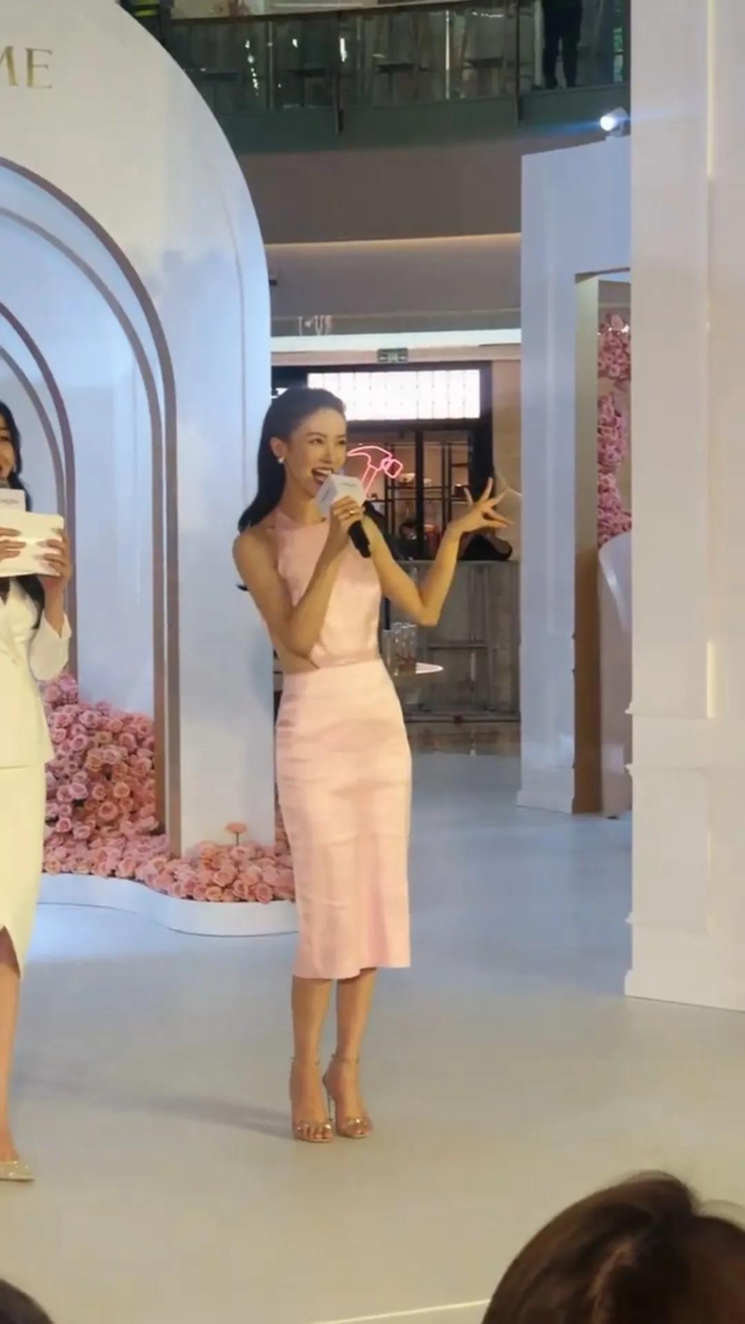 又见金晨，美的很灿烂笑的很有感染了