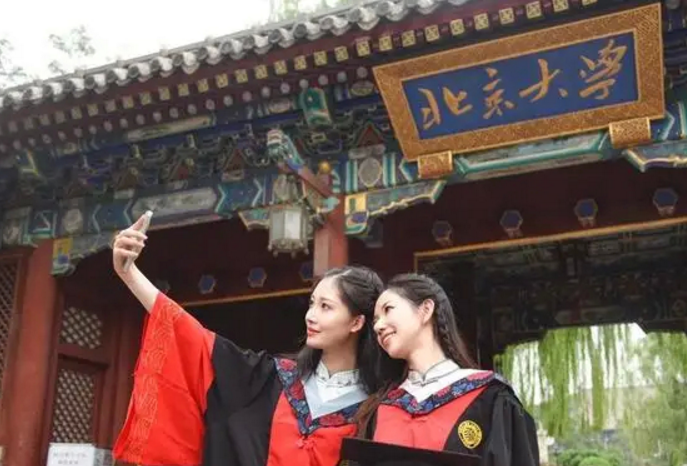 多所大学拔尖专业名单，北师大数量反超清华，重大只有一个入选