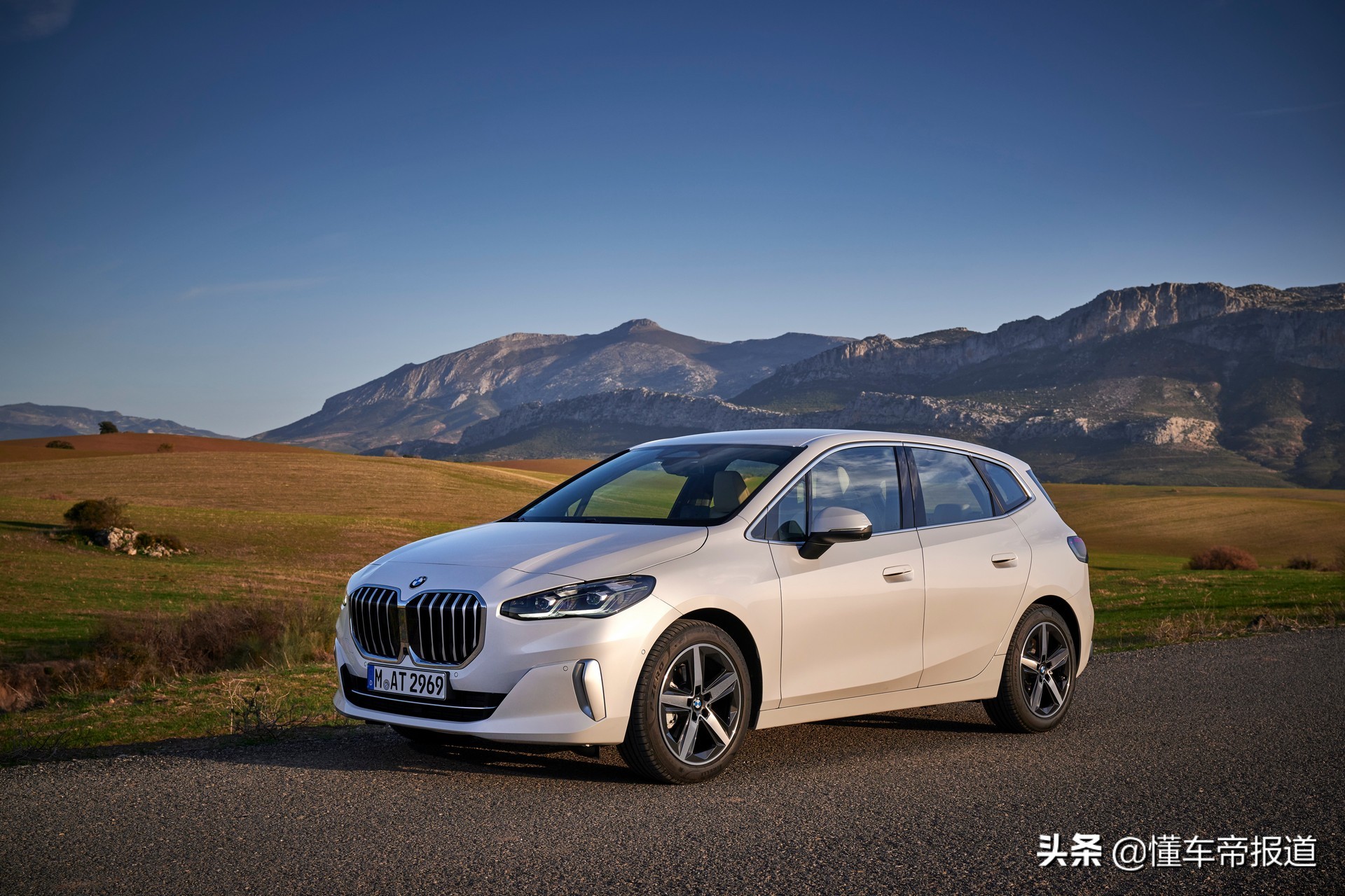 新款宝马2系旅行车官图