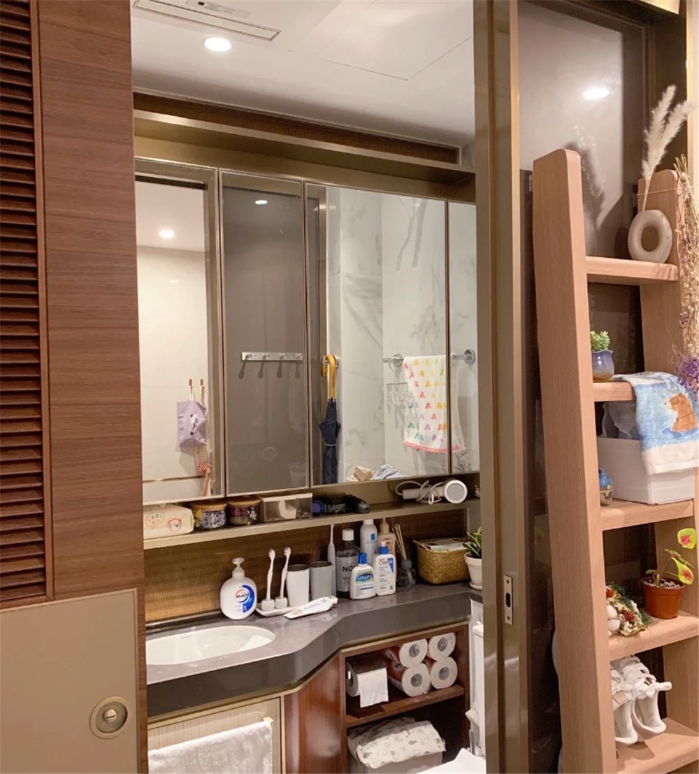 香港姑娘一人住20㎡蜗居，狭窄又逼仄的小房子，却被她住出舒适感