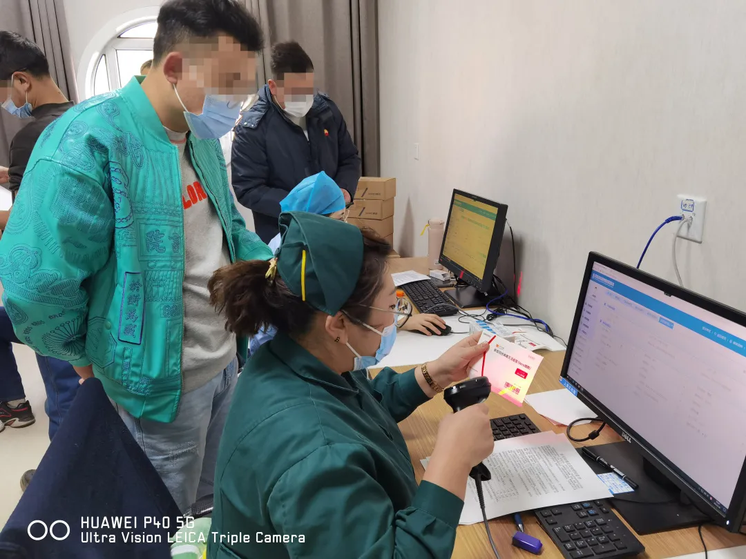 甘肃中医药大学第四附属医院 甘肃宝石花医院为兰州石化公司员工专场接种新冠疫苗加强针