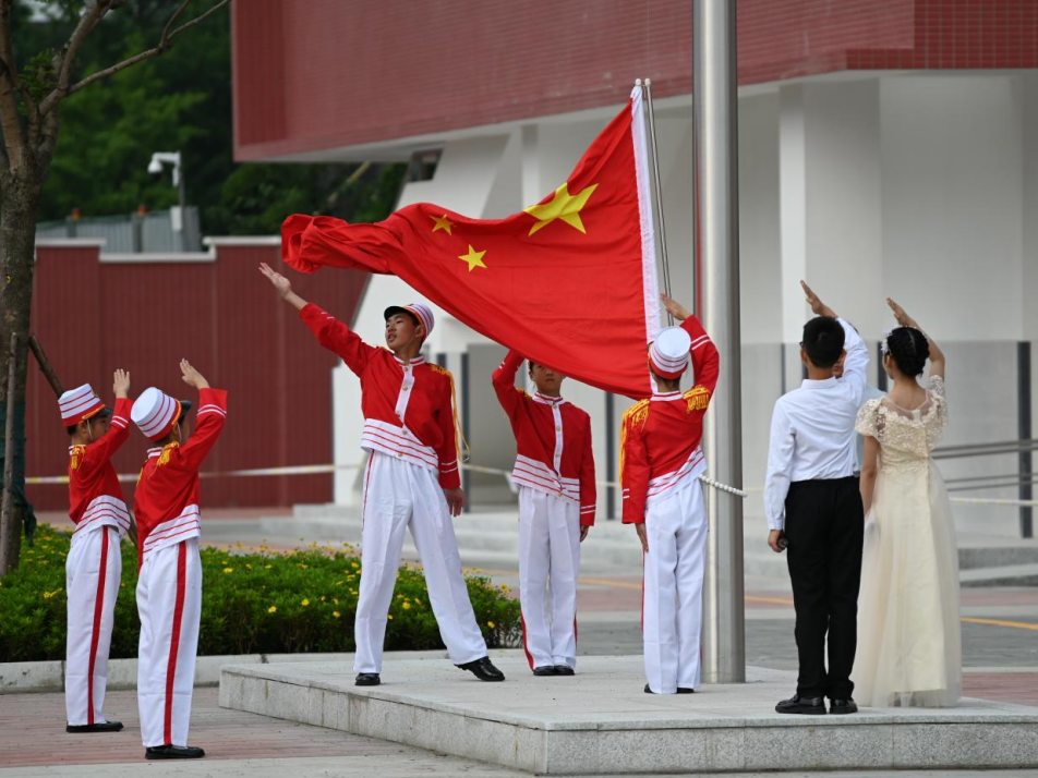 棠湖小学（南区）隆重举行庆祝“六一儿童节”文艺汇演暨颁奖典礼