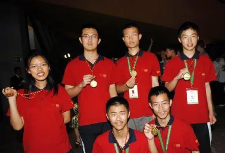 北大“数学之神”韦东奕，毅然拒绝哈佛邀约，30岁成为北大教师