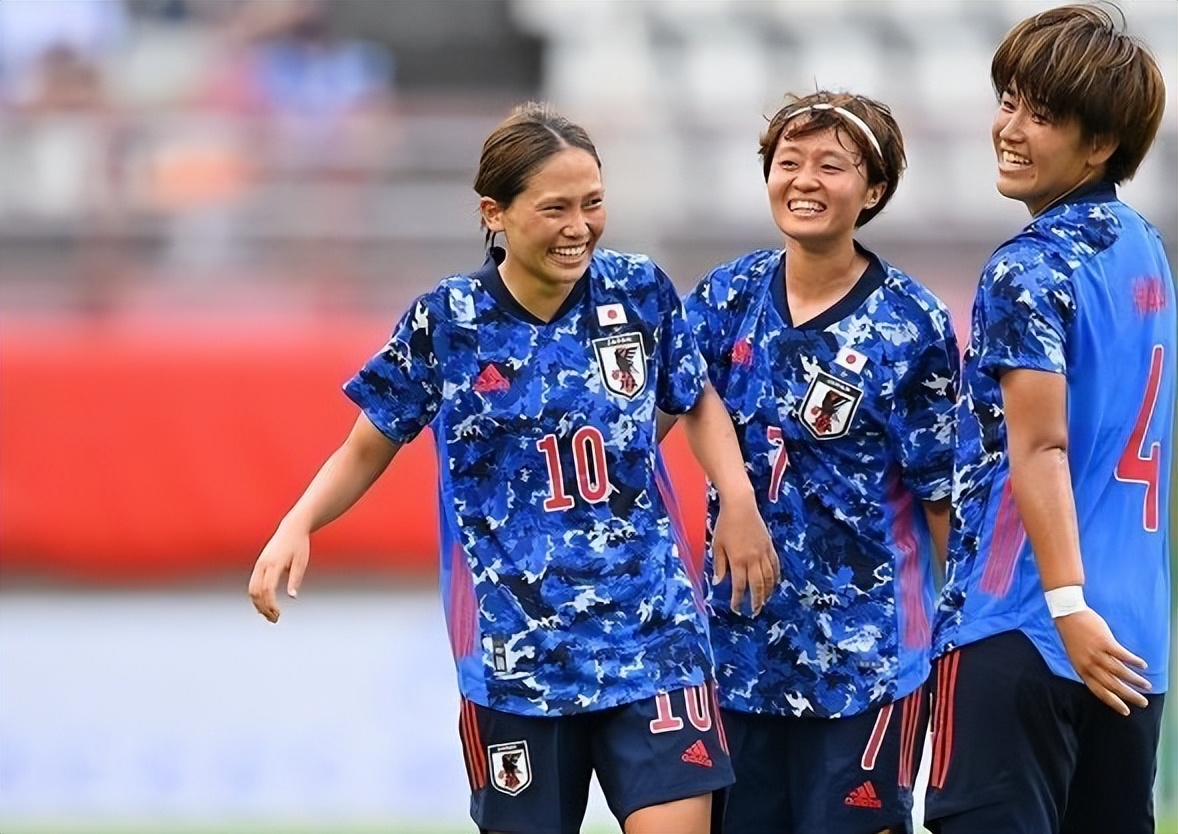 世界杯亚洲十二强中国对日本(6-0！2-1！日本队太强了，2队赢球同时登顶，曝中国男足对攻韩国)