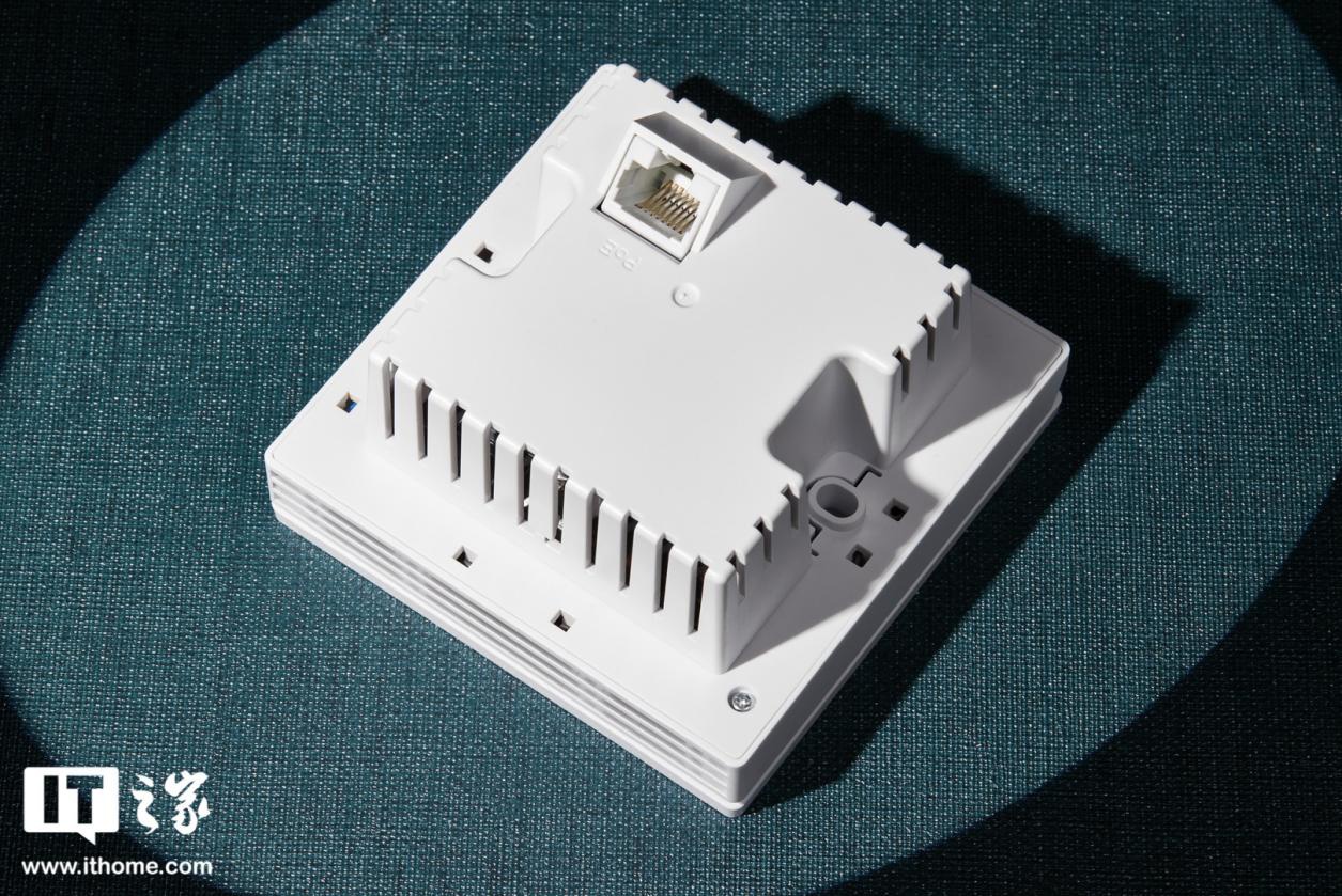 「IT之家评测室」萤石 Wi-Fi6 面板 AP W5X 上手：对比 TP，优势明显