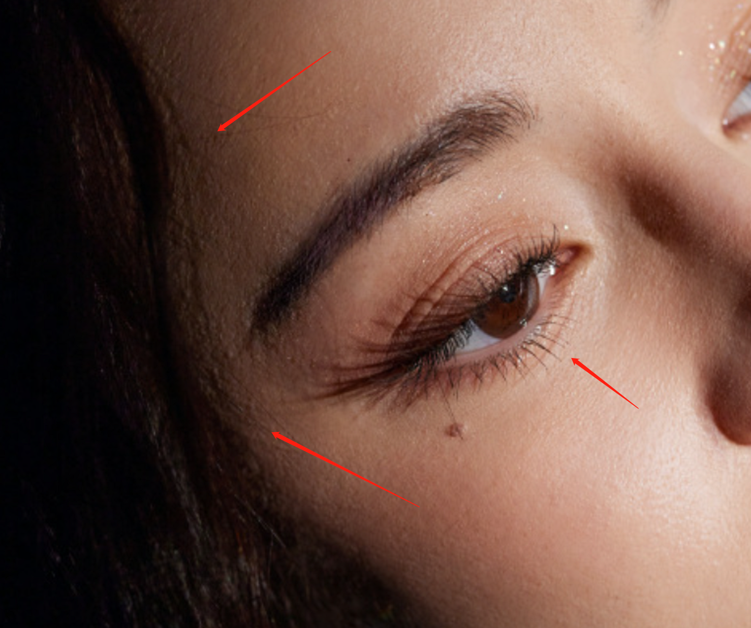 热巴新造型秀性感,工作室着急出图翻车,皮肤粗糙嘴巴起皮都没修