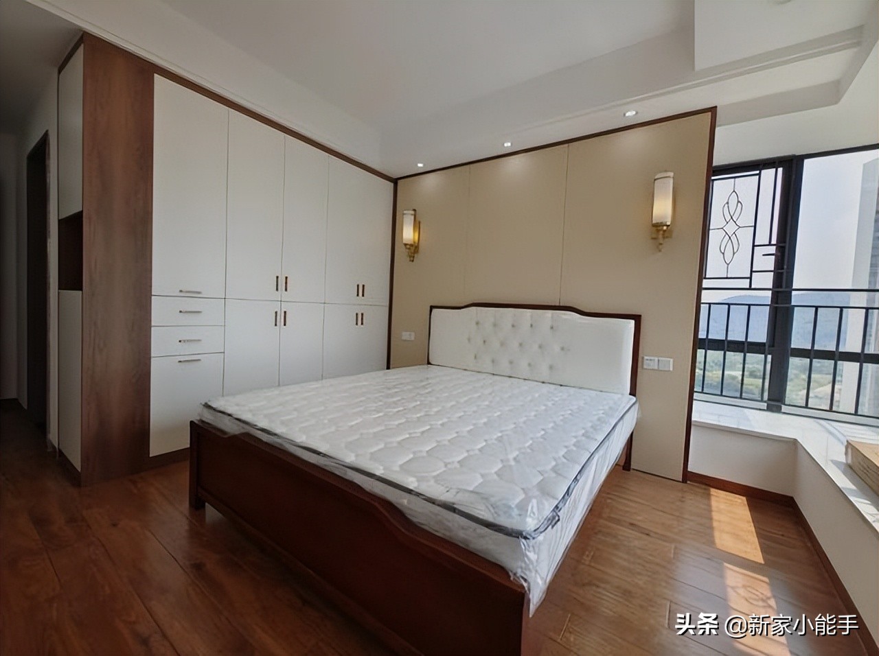 他家116平新中式风格，全屋文雅又大气，进屋就被入户玄关迷住