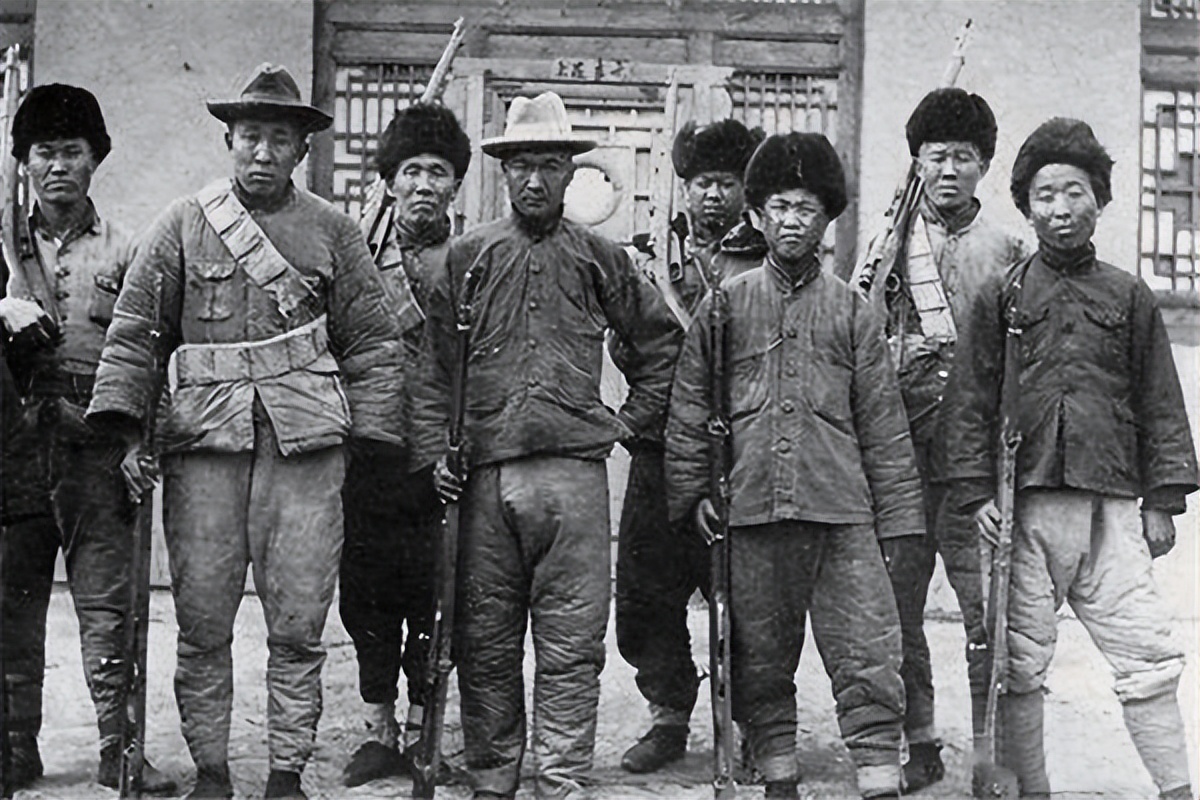 1944年一名土匪遣人送信:我是王鼎山,希望新四军支援40万发子弹