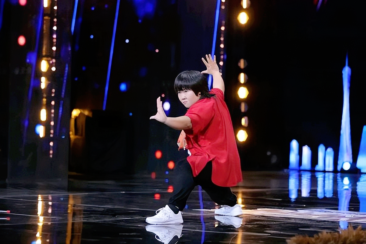 "农村大脸妹"李瑞雪:苦练武术20年,被网友称为女版洪金宝