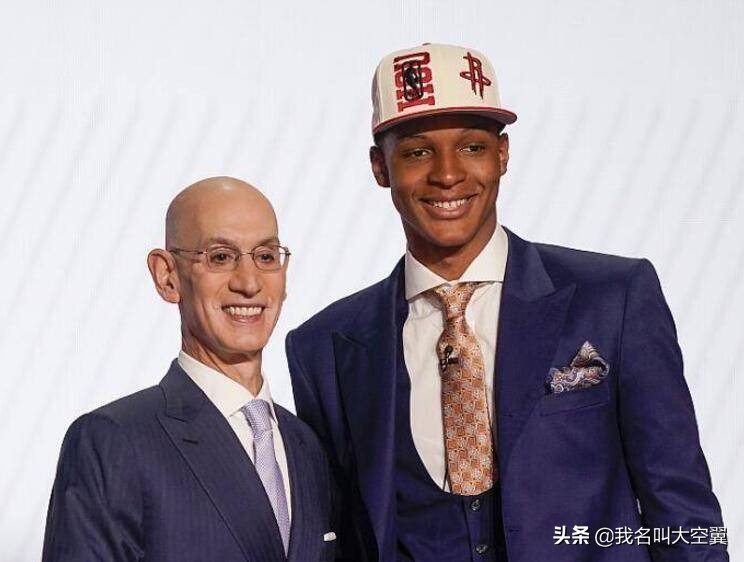 nba为什么打不了人(贾巴里史密斯最大的悲剧，就是被魔术抛弃的时候，连招呼都不会打)