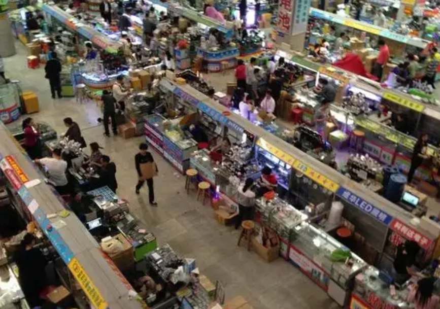 “山寨機鼻祖”陳金陵：負債千萬、妻子跑路，如今成破布爛衫乞丐