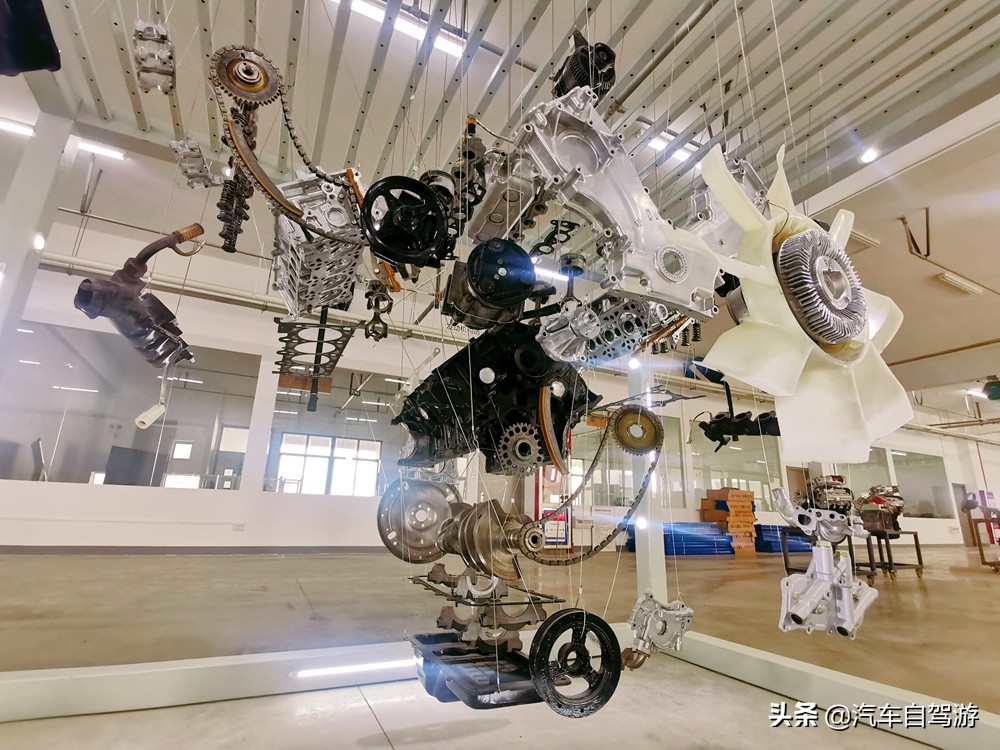 想把开车玩当职业，报高考志愿学什么专业才好？听3位嘉宾来指点