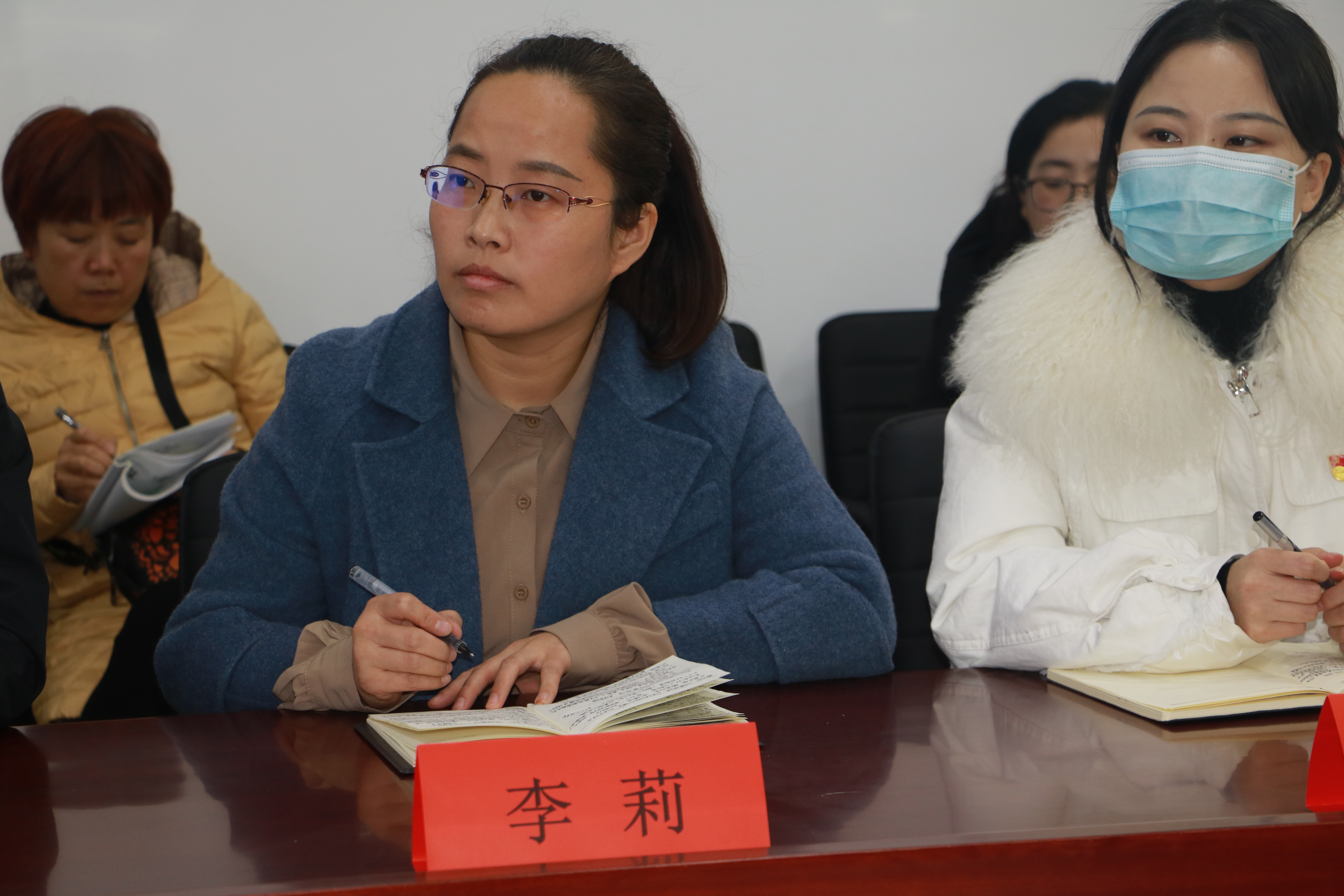 市青少年心理学会名誉会长赵亚萍,秘书长王艳妮,副秘书长常亮,讲师团