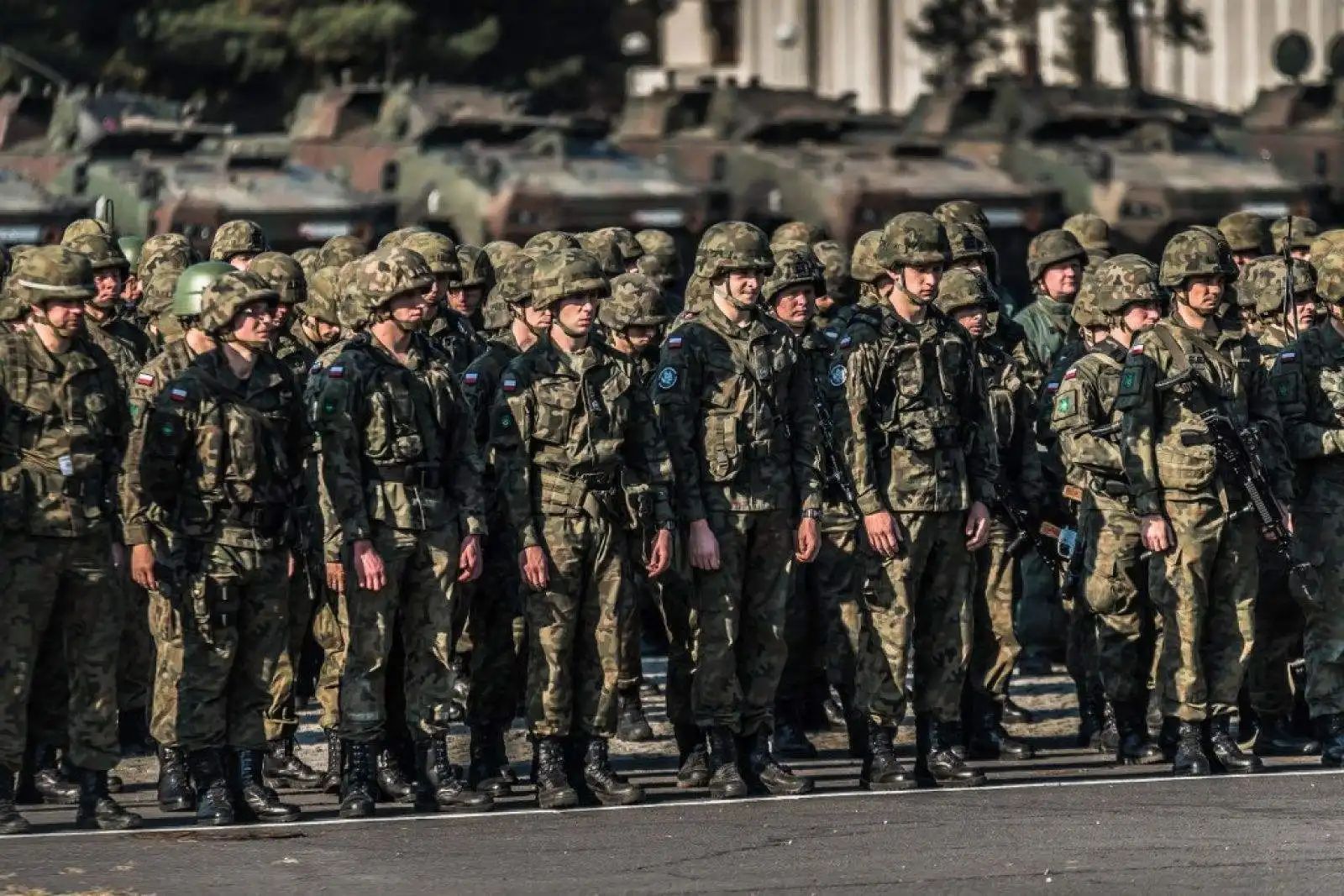 100��̹��Ԯ�ڣ����������䵱��Լ���ȷ淴�����߷����ѿ�ʼ��Ա