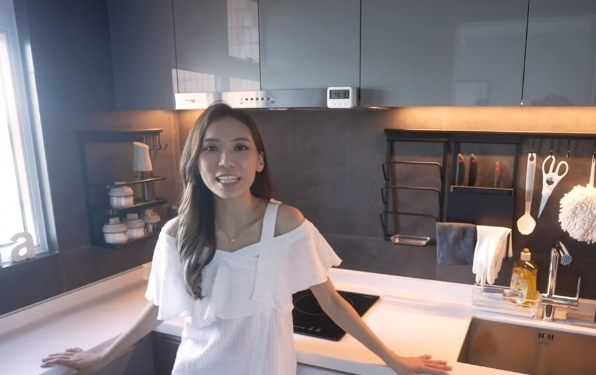 29岁买下520万的家，香港姑娘独居42㎡小窝，她说：一个人很满足
