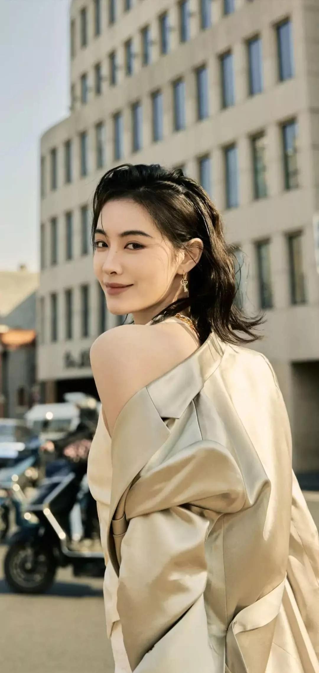 手机大片，女星周洁琼和许佳琪