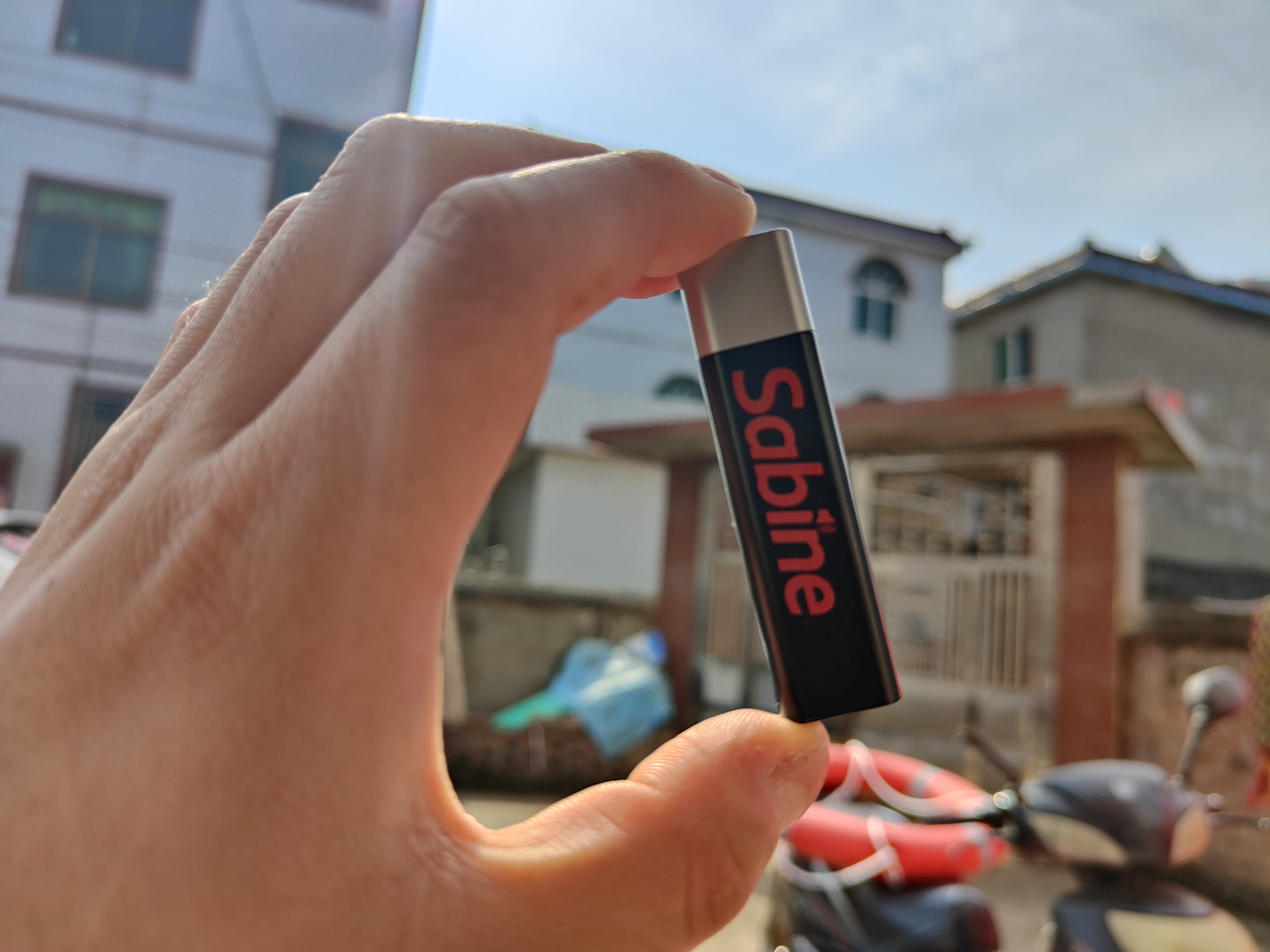 视频“小能手”，塞宾小搬蓝牙领夹麦克风，小体积大效果