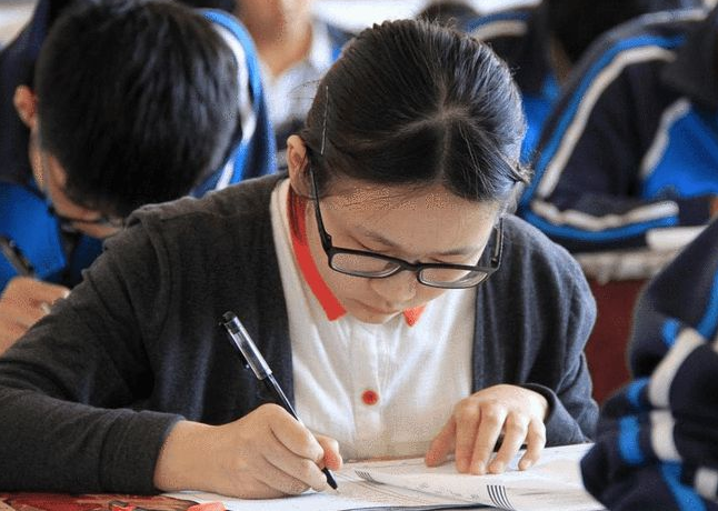 22年高考增加新门槛，高中迁过户口的同学或受影响，考生要注意