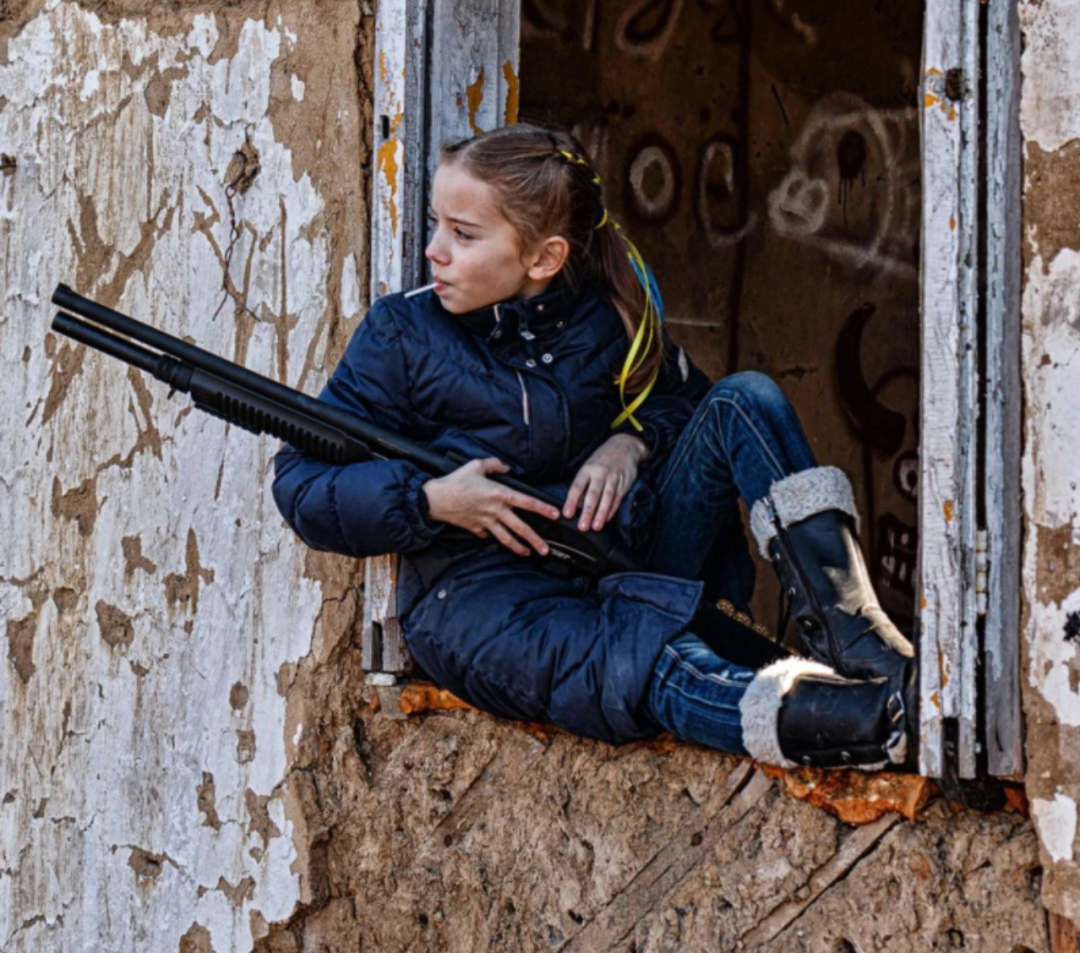“乌克兰的糖果女孩拿着枪反抗俄罗斯军队”并不是事实。