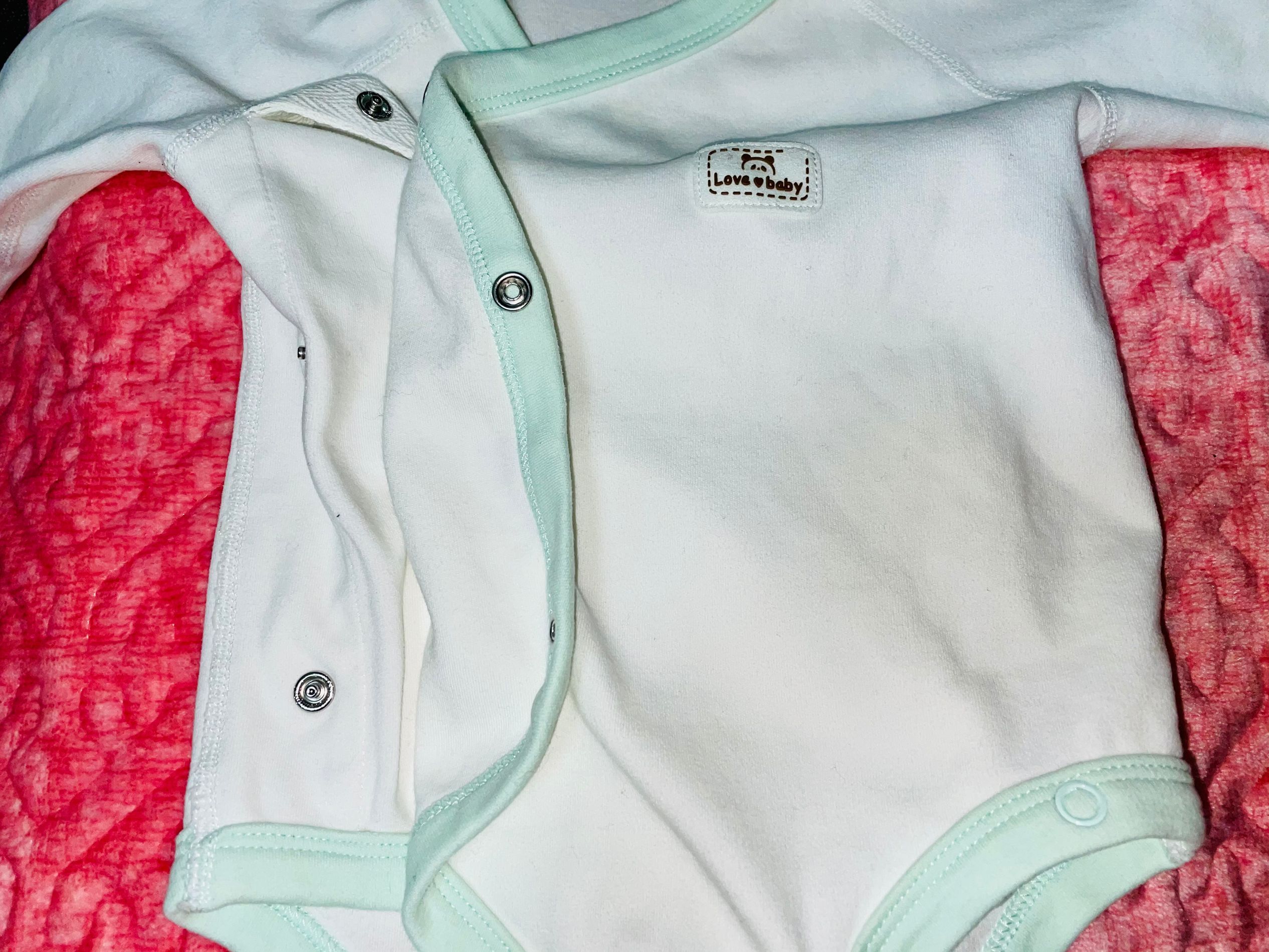 新生儿的贴身衣服除了纯棉,8个细节要重视,宝宝穿得舒服放心