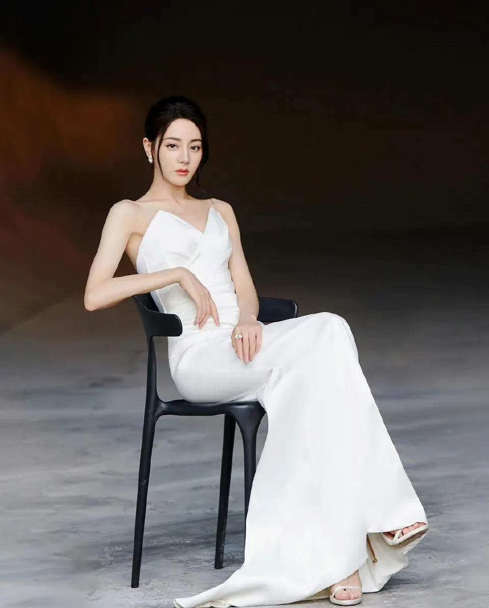 红衣杨幂与白衣迪丽热巴