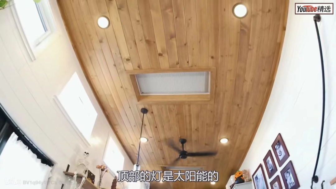 单身妈妈舍弃豪宅、花100万买拖车改成loft，44㎡还带浴缸壁炉