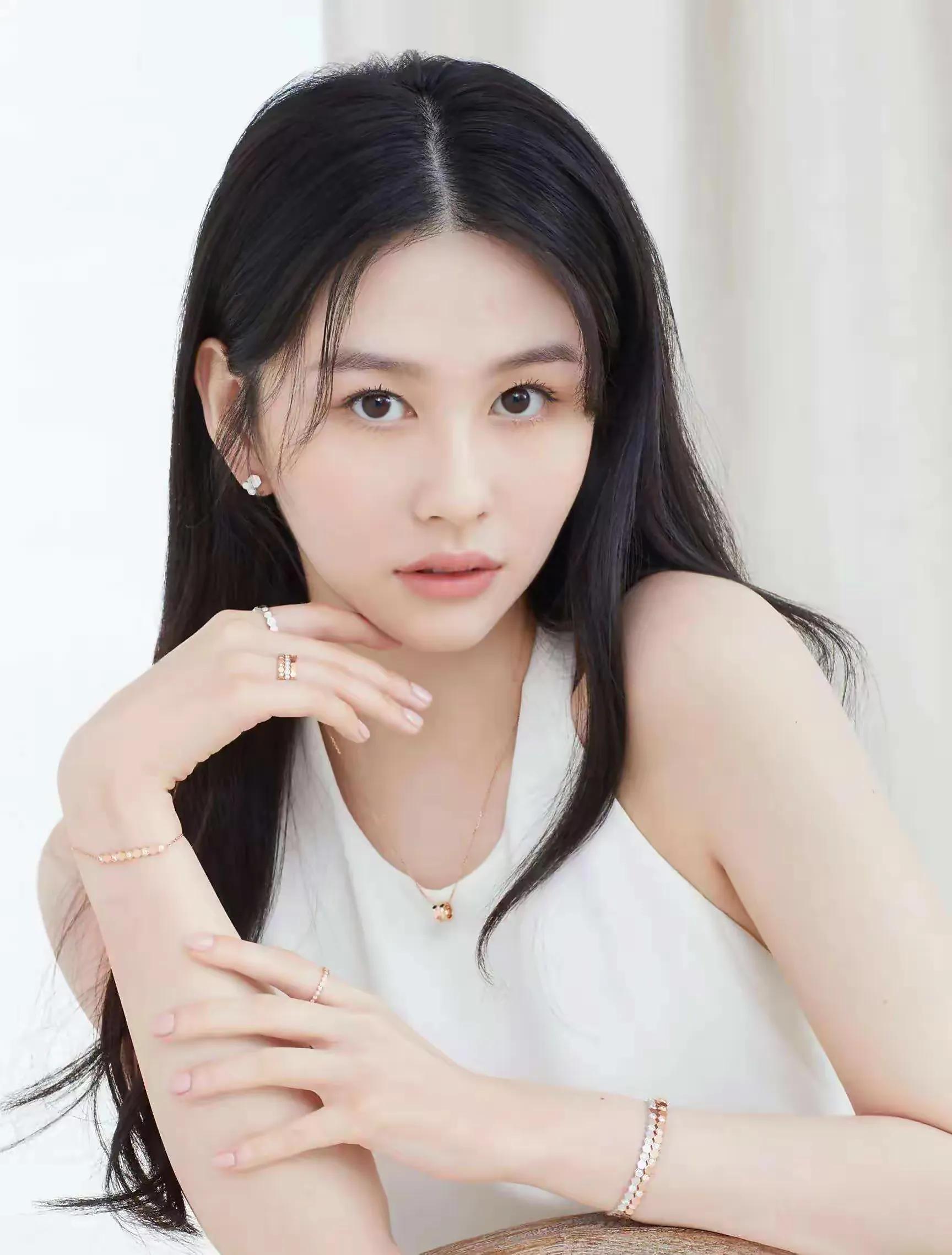 邱淑贞早年间vs邱淑贞之女沈月，大家更喜欢谁呢？