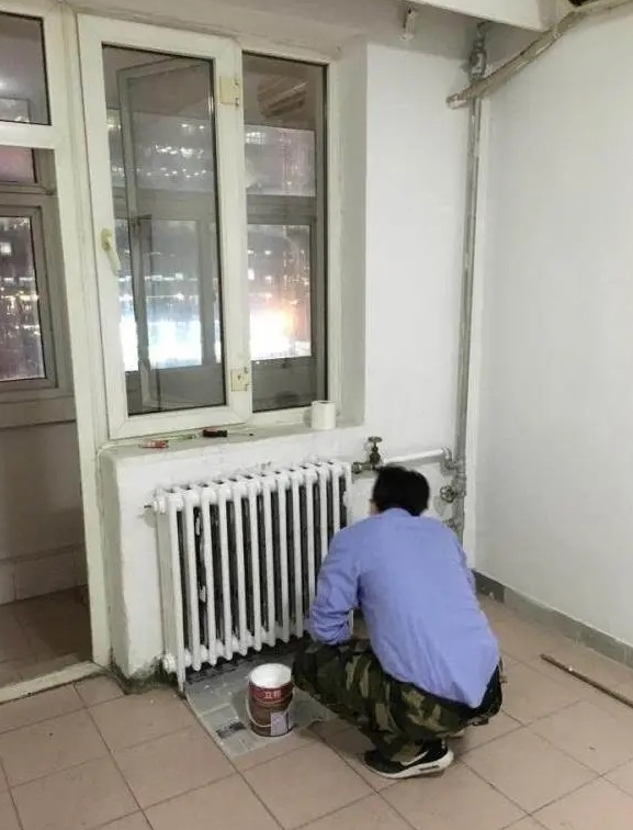 长沙一小伙改造出租房，500装出5000的效果，房东：还缺女朋友吗