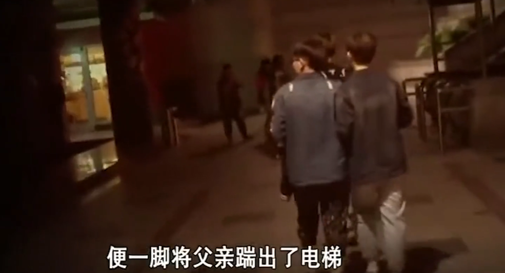 《变形计》里与李宏毅打架，14岁辍学的陈佩雯，如今却整容过度？