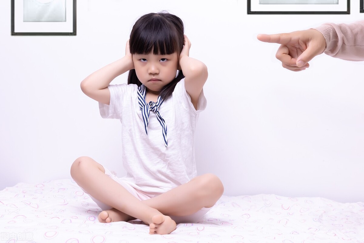 孩子长期沉迷于玩手机，最终会怎么样？只是耽误孩子的学习吗？