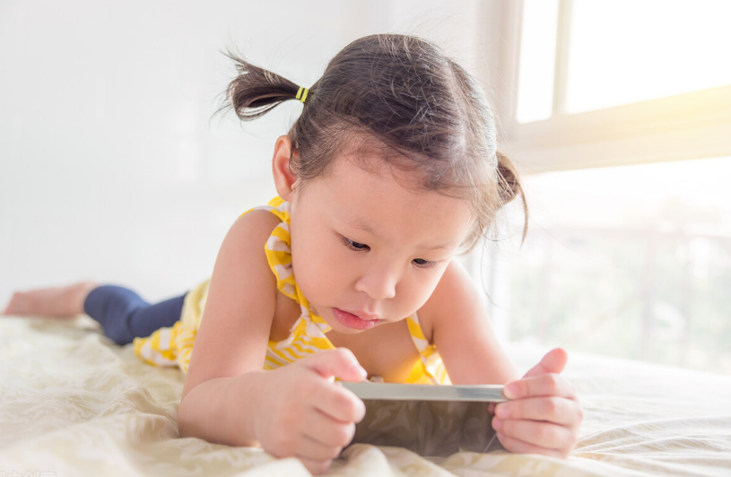 婴儿不能看电视吗（婴幼儿时期的孩子）