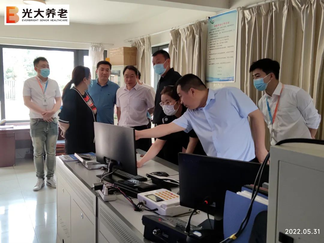 洛阳市西工区区委常委李夏影等一行莅临伟德国际1946bv官网洛阳养老院调研