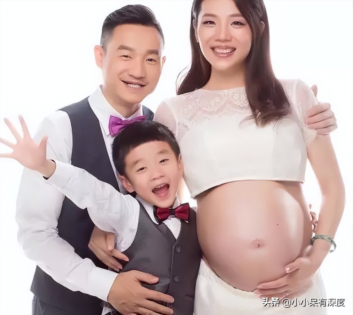 杨威晒照片，哇，小萌娃长成帅哥了！杨阳洋对双胞胎妹妹，特别好