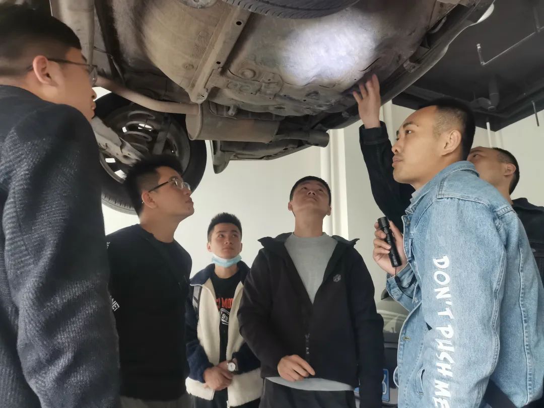 二手車評(píng)估師技能+證書又開始揚(yáng)眉吐氣了，別再瞎辦