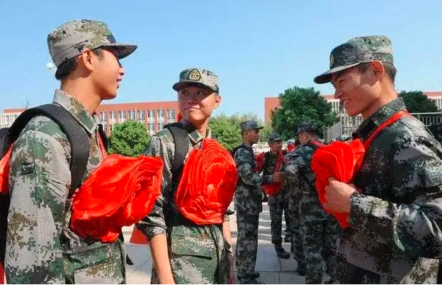 2022大学生入伍政策，5类人失去当兵资格，条件再好也不行
