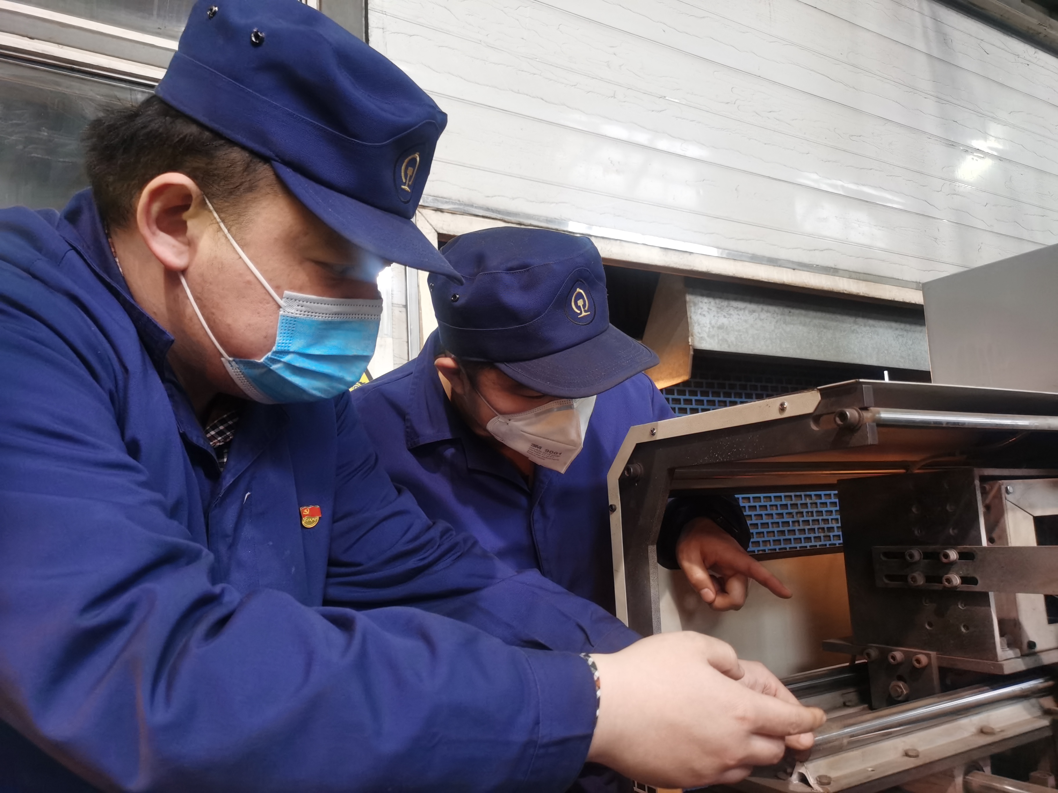 罗宇航：用手指检验钢轨0.2毫米误差的工艺师